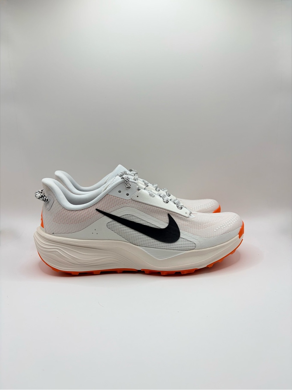 Nike ACG Pegasus‎ Trail White Sneakers with Black Swoosh and Orange Accents 9W
